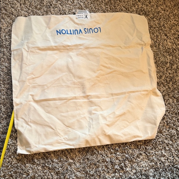 Louis Vuitton Ivory Pouch with Blue Logo - Picture 3 of 3